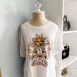 SUNNY SUMMER TEE 🌞 ***NEVER WORN//NEW WITH TAGS***